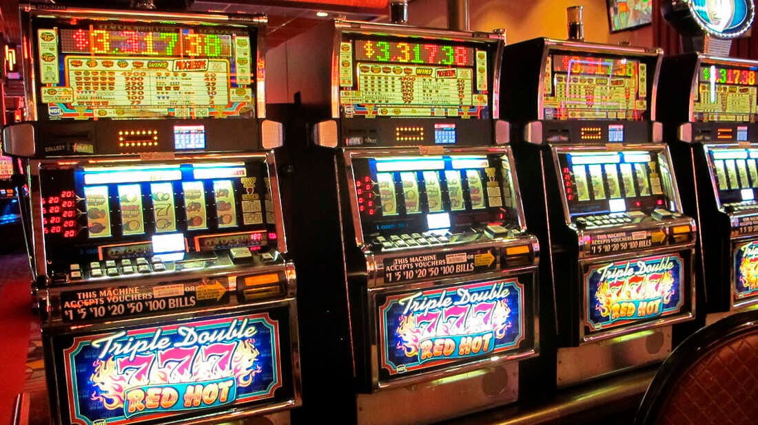 Menjelajahi Dunia Slot Online: Tempat Kesenangan Bertemu Keberuntungan
